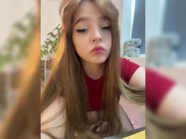 LittleDelora live cam on BongaCams