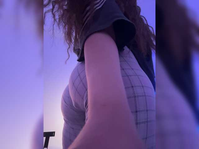 LittleDelora live cam on BongaCams