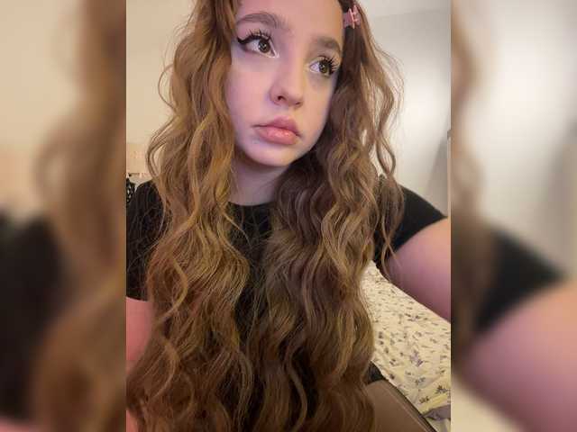 LittleDelora live cam on BongaCams