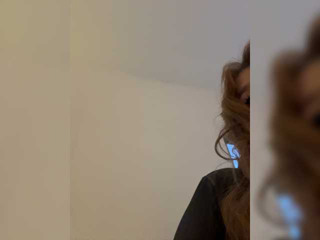 LittleDelora live cam on BongaCams
