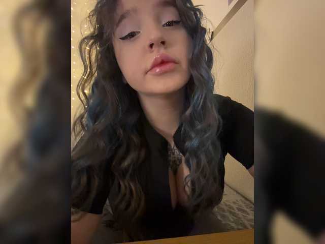 LittleDelora live cam on BongaCams