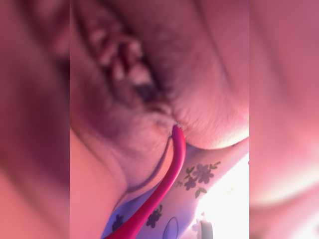 LittleDelora live cam on BongaCams