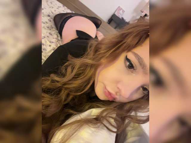 LittleDelora live cam on BongaCams