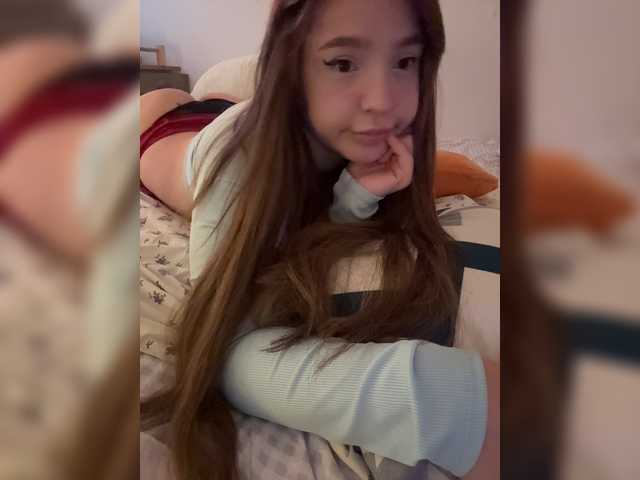 LittleDelora live cam on BongaCams