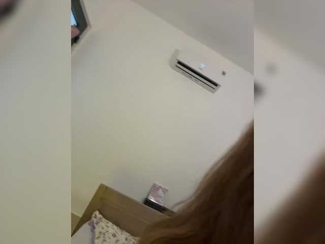 LittleDelora live cam on BongaCams