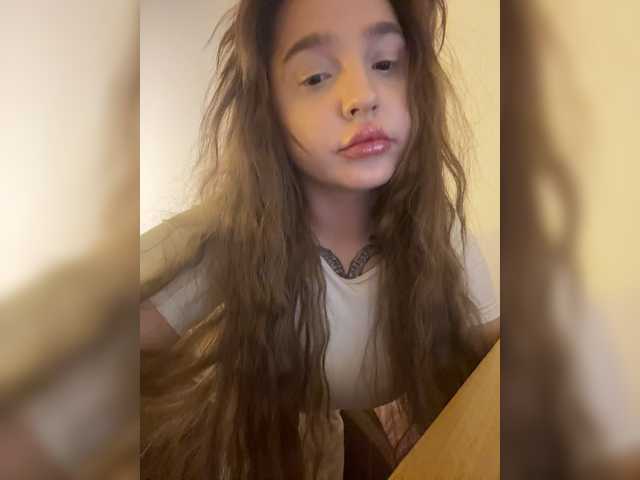 LittleDelora live cam on BongaCams