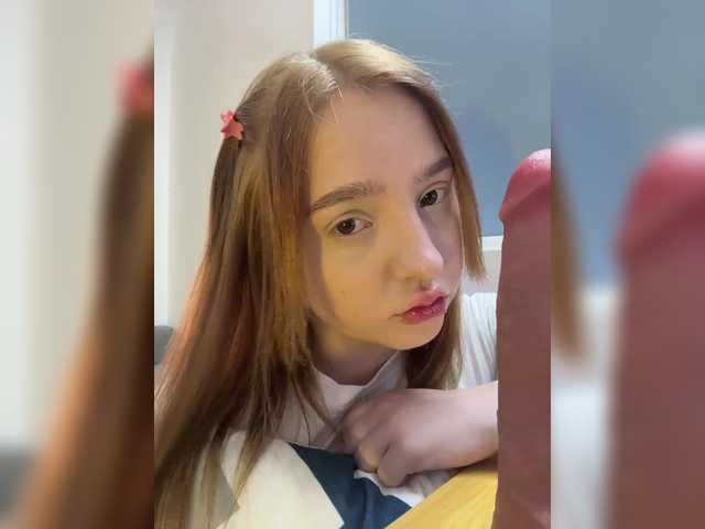 LittleDelora live cam on BongaCams