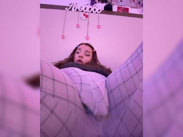 LittleDelora live cam on BongaCams