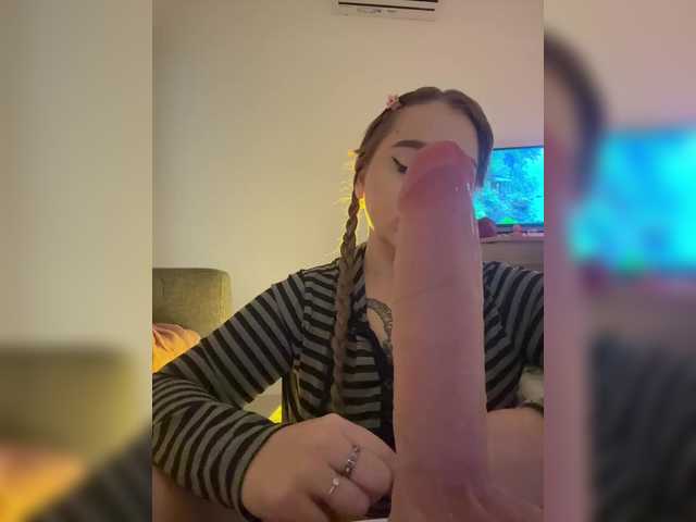 LittleDelora live cam on BongaCams