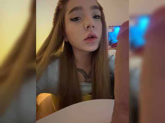 LittleDelora live cam on BongaCams