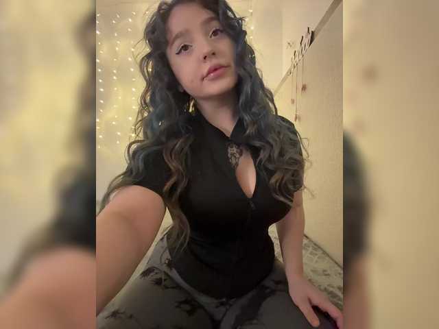 LittleDelora live cam on BongaCams