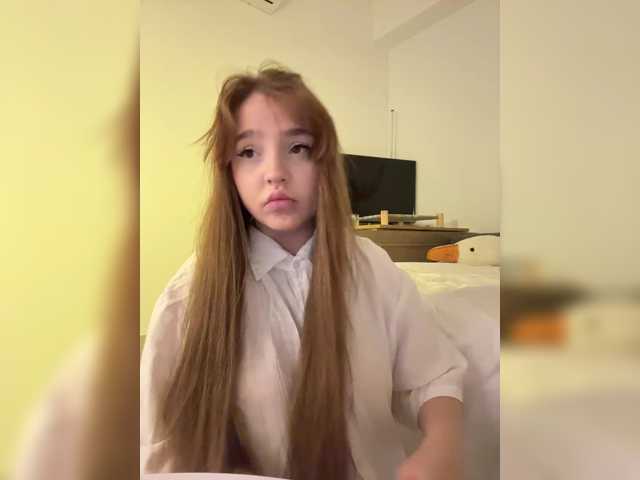 LittleDelora live cam on BongaCams