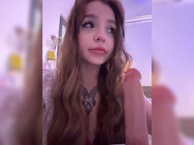 LittleDelora live cam on BongaCams
