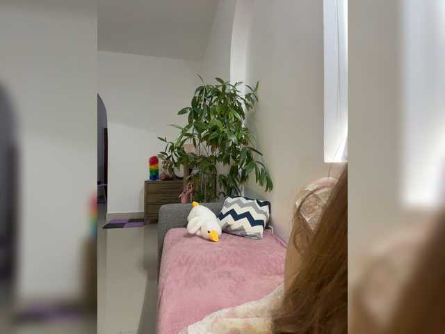 LittleDelora live cam on BongaCams
