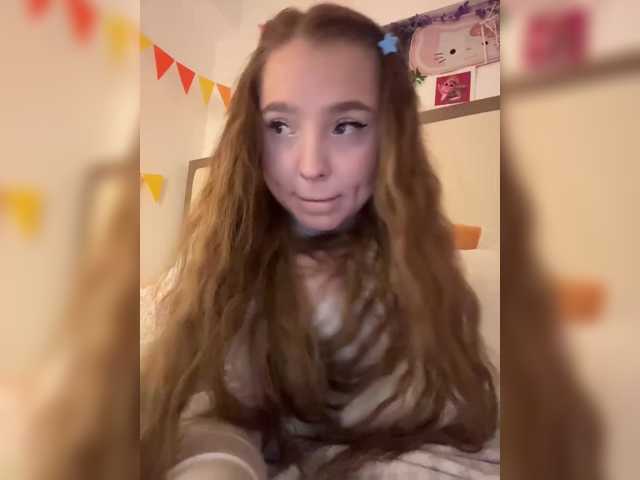 LittleDelora live cam on BongaCams
