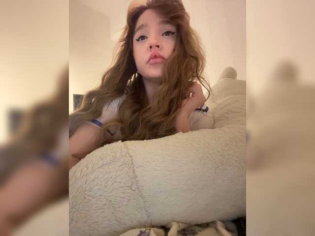 LittleDelora live cam on BongaCams