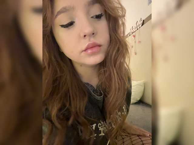 LittleDelora live cam on BongaCams