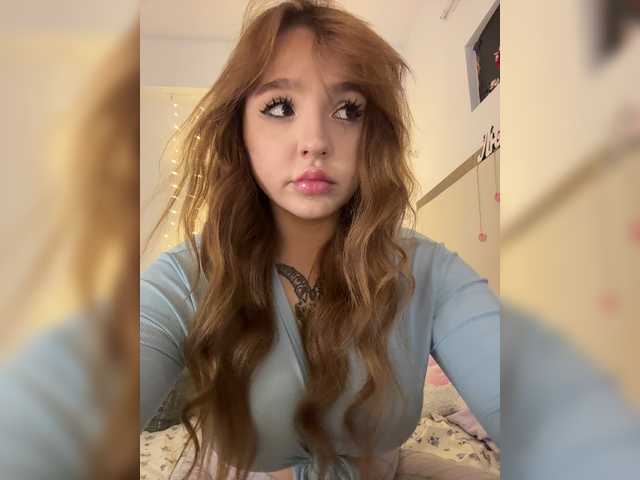 LittleDelora live cam on BongaCams