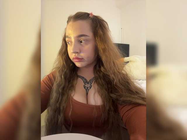 LittleDelora live cam on BongaCams