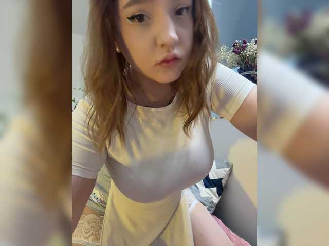LittleDelora live cam on BongaCams