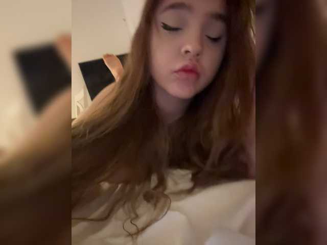 LittleDelora live cam on BongaCams