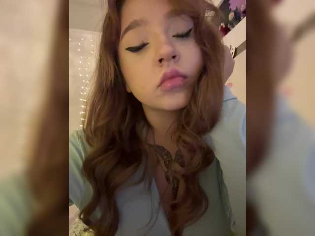 LittleDelora live cam on BongaCams