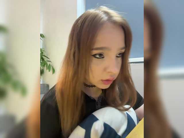LittleDelora live cam on BongaCams