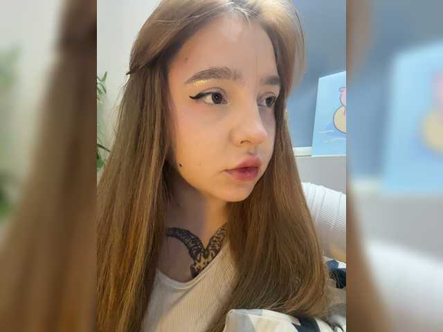 LittleDelora live cam on BongaCams