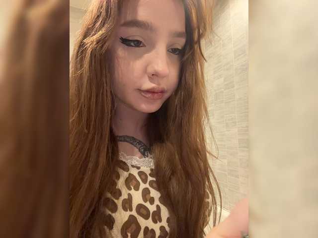  LittleDelora chat room