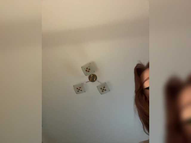  LittleDelora chat room