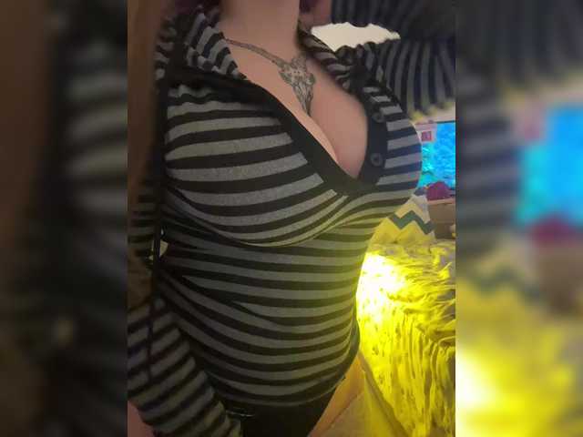 LittleDelora live cam on BongaCams