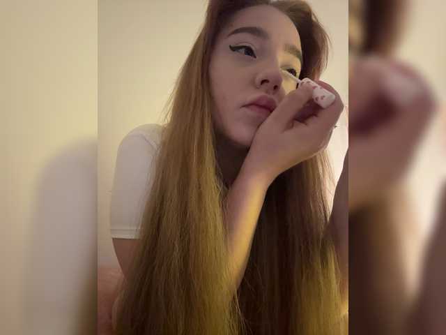 LittleDelora live cam on BongaCams