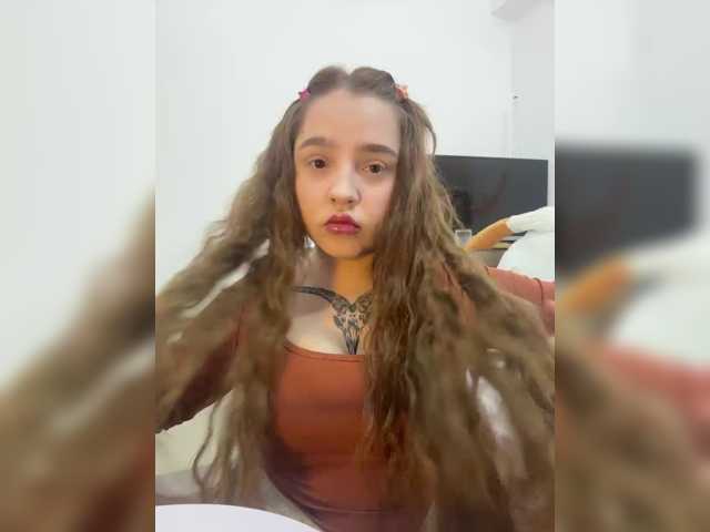 LittleDelora live cam on BongaCams