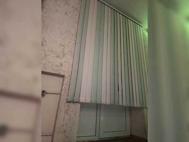  LittleDelora chat room