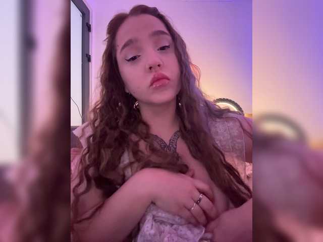LittleDelora live cam on BongaCams