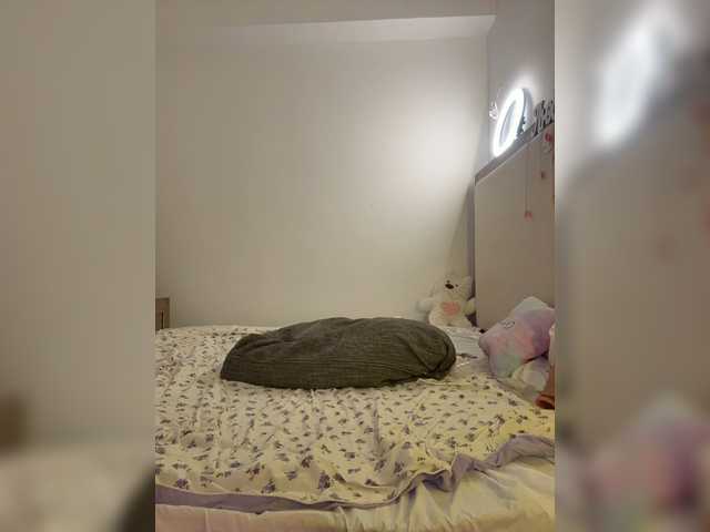 LittleDelora live cam on BongaCams