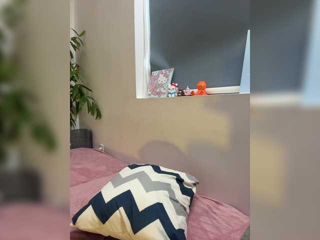 LittleDelora live cam on BongaCams