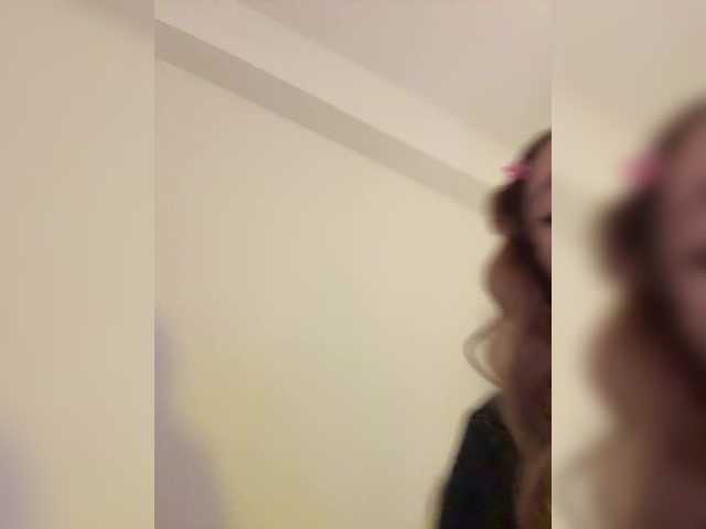 LittleDelora live cam on BongaCams