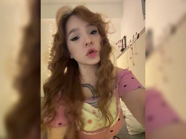 LittleDelora live cam on BongaCams