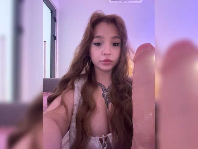 LittleDelora live cam on BongaCams