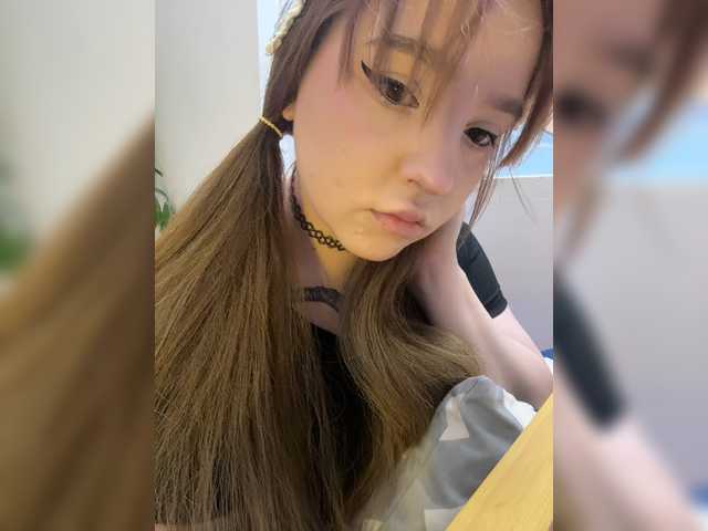 LittleDelora live cam on BongaCams