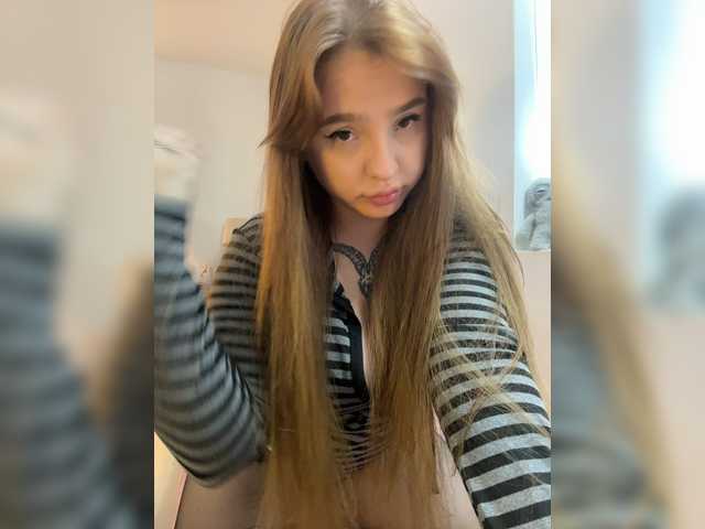 LittleDelora live cam on BongaCams