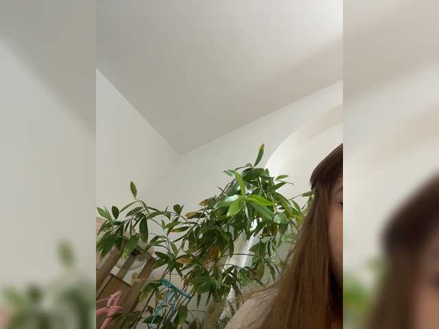 LittleDelora live cam on BongaCams