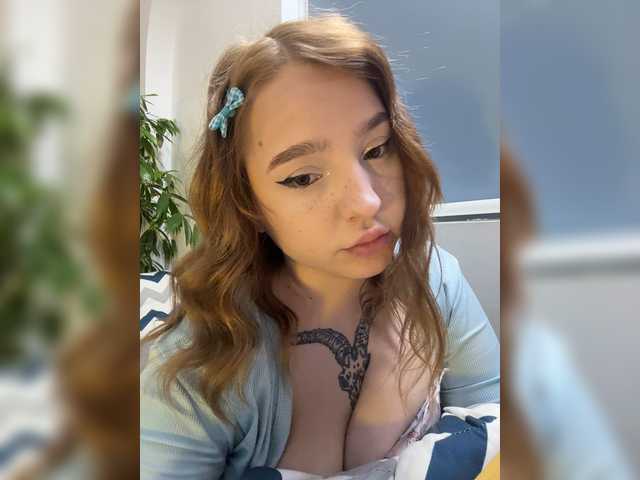 LittleDelora live cam on BongaCams