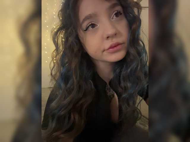 LittleDelora live cam on BongaCams