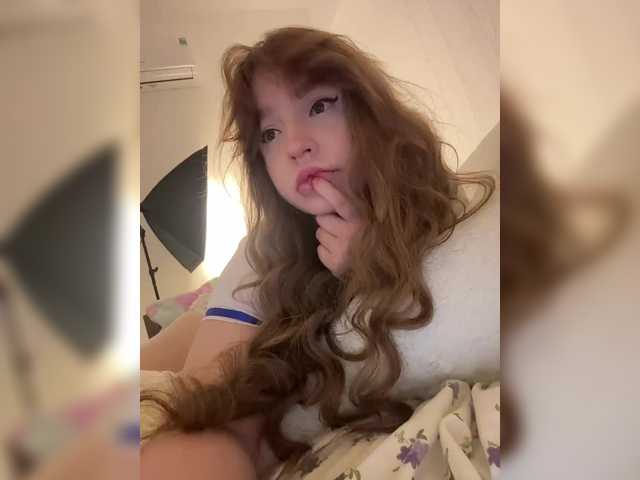 LittleDelora live cam on BongaCams