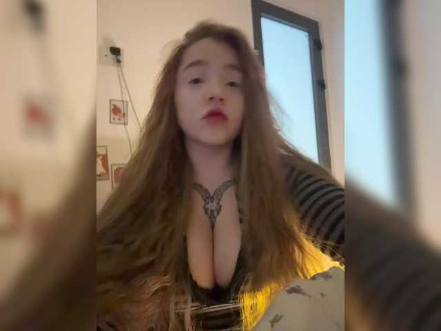 LittleDelora live cam on BongaCams