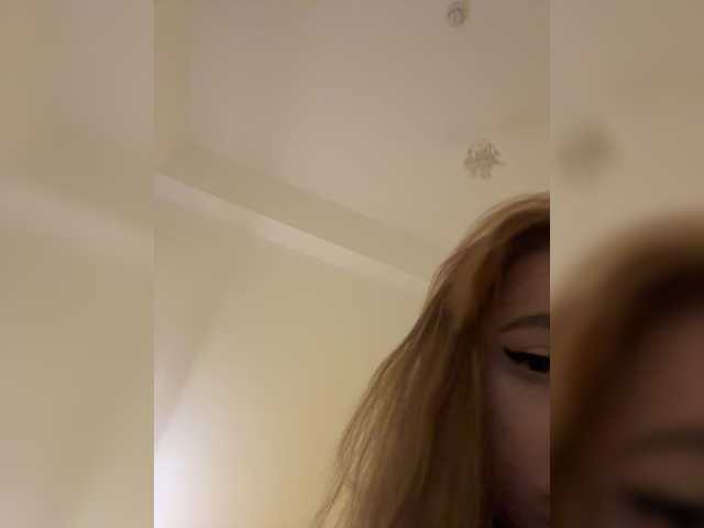 LittleDelora live cam on BongaCams