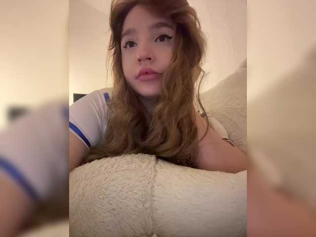 LittleDelora live cam on BongaCams