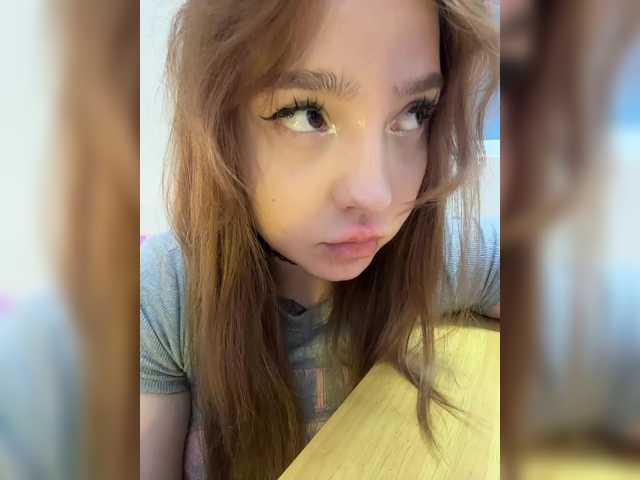 LittleDelora live cam on BongaCams